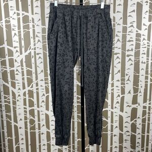 Anthropologie Cloth & Stone Leopard Print Chino Jogger Pants XS Gray, Black